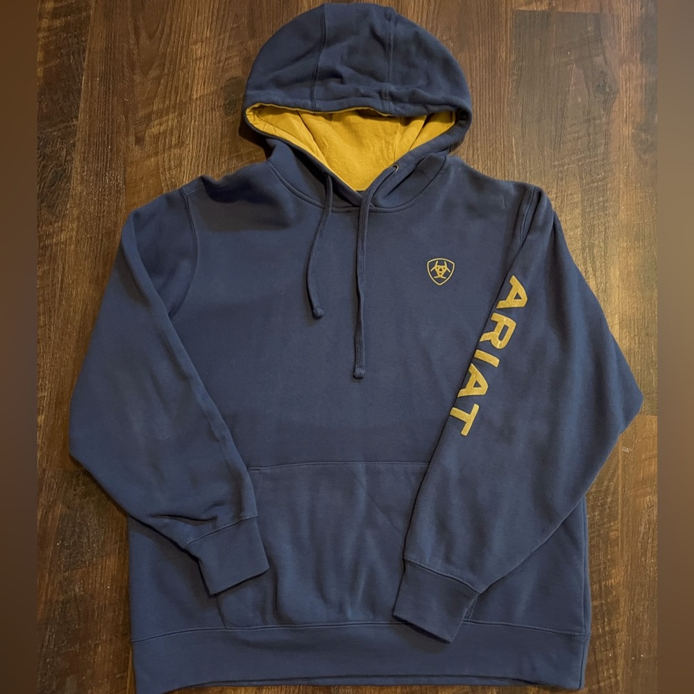 Women’s size XL ARIAT Hoodie
